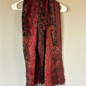 Red paisley-like pashmina